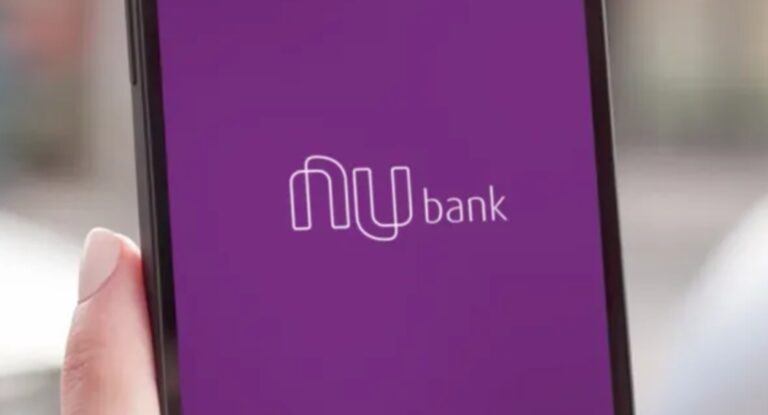 Foto mostra aplicativo do Nubank