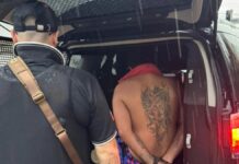 Foto mostra preso durante operação Falso Patrono da Polícia Civil