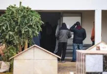 na foto, velório de jovem morta pelo pai de santo Esteio
