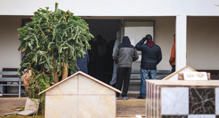 na foto, velório de jovem morta pelo pai de santo Esteio