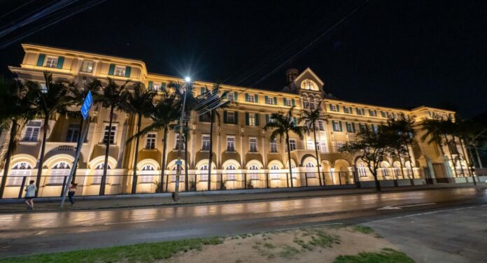 na foto, a fundação pai dos pobres em Porto Alegre