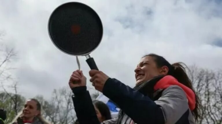 Na foto, a propaganda das panelas