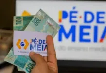 Imagem de cartão do benefício pé-de-meia e dinheiro