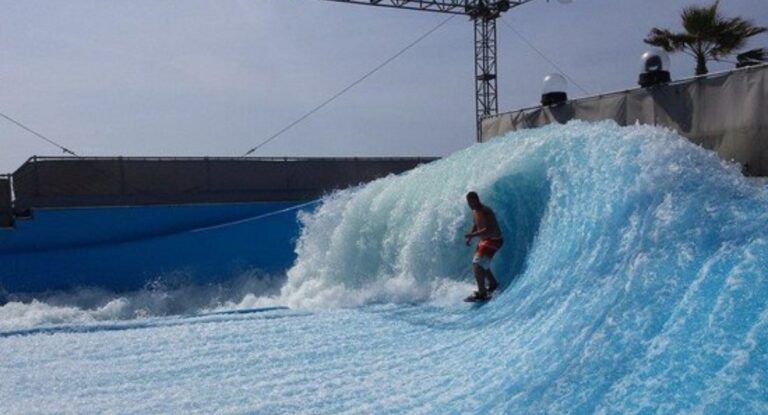 na foto, piscina de onda artificial em Canoas