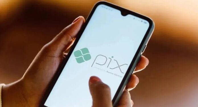 Foto mostra celular com pix