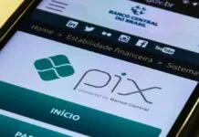 Foto ilustra o pix por voz