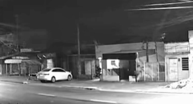 na foto, camera registra momento de explosao de pneu de caminhão em Canoas