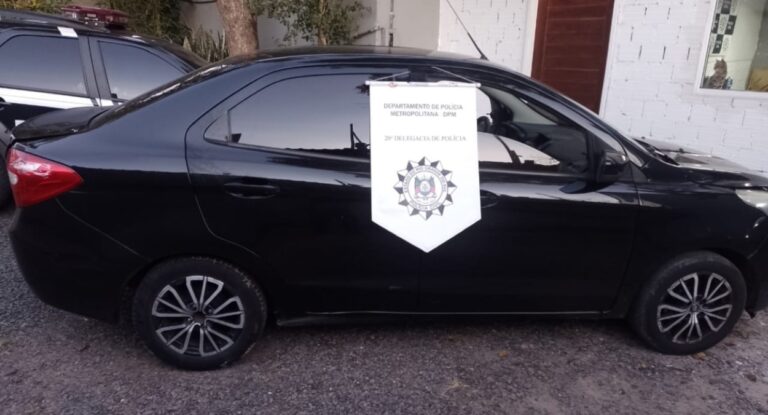 Na foto, carro apreendido pela polícia após prisão em Canoas