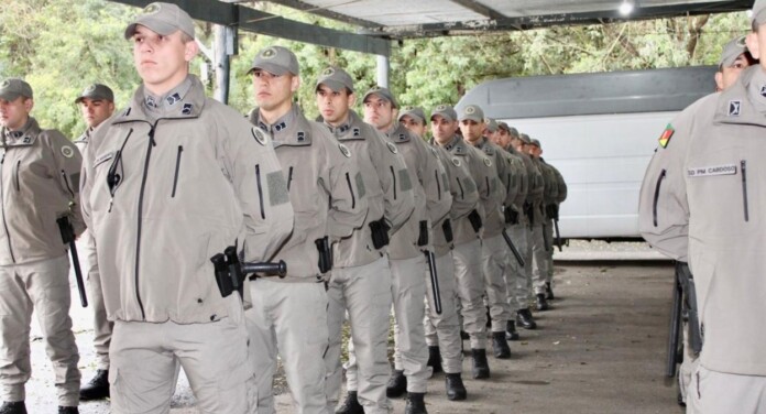 na foto, policiais que vão reforçar policiamento de canoas e nova santa rita