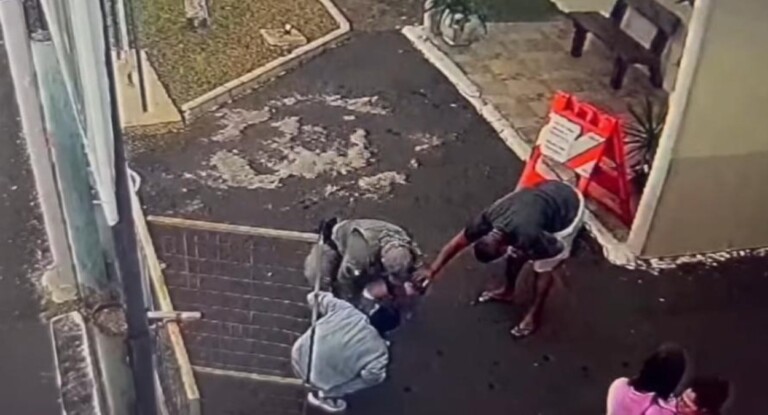 na foto, policiais salvam bebê em Canoas