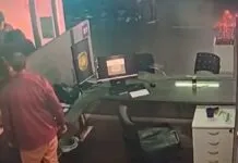 na foto, policiais salvam bebê em Canoas