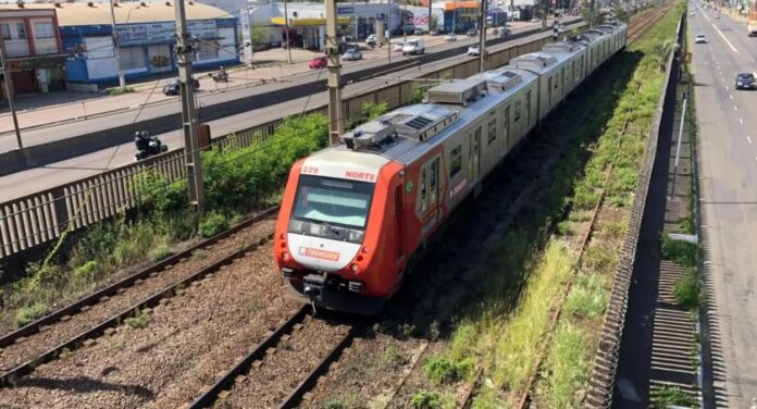 Trem da Trensurb em fucionamento nos trilhos