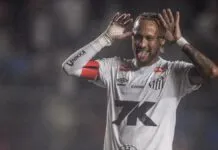 Imagem do Neymar comemorando um gol pelo Santos