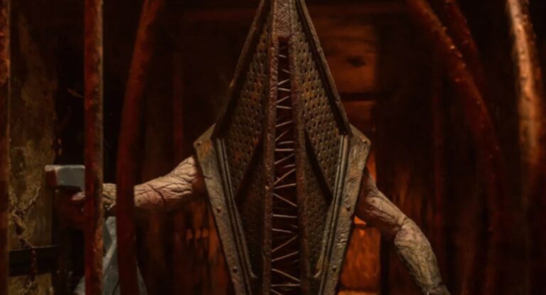 Foto mostra Piramid Head, personagem de Silent Hill