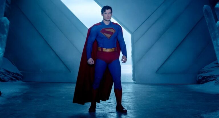 Foto mostra o super herói, Superman, da DC Comics, em novo filme