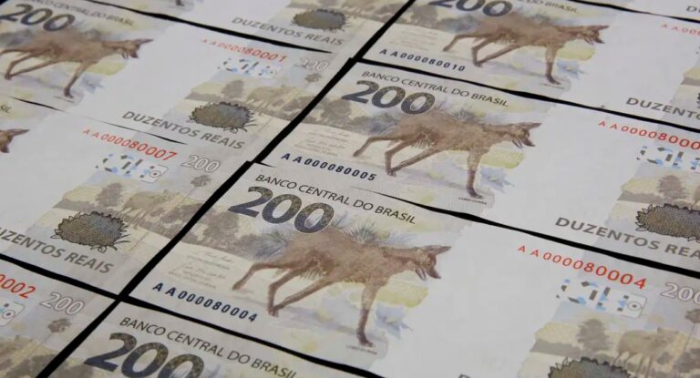 Imagem de cédulas no valor de R$200 reais