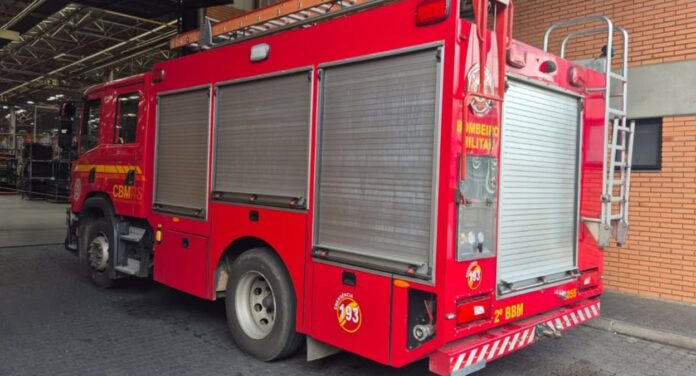 Foto da ocorrência em que um trabalhador morreu prensado em uma máquina de uma empresa em São Leopoldo