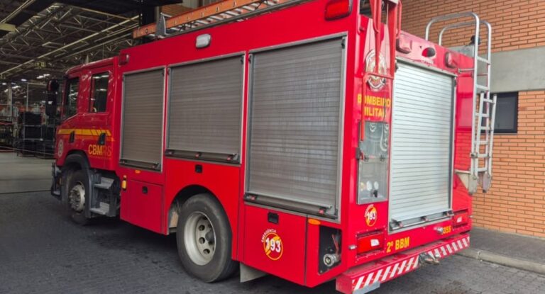 Foto da ocorrência em que um trabalhador morreu prensado em uma máquina de uma empresa em São Leopoldo