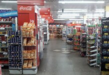 na foto, tradiconal supermercado