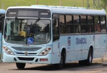 Foto de um ônibus da Transcal