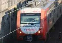 Trem da Trensurb na plataforma