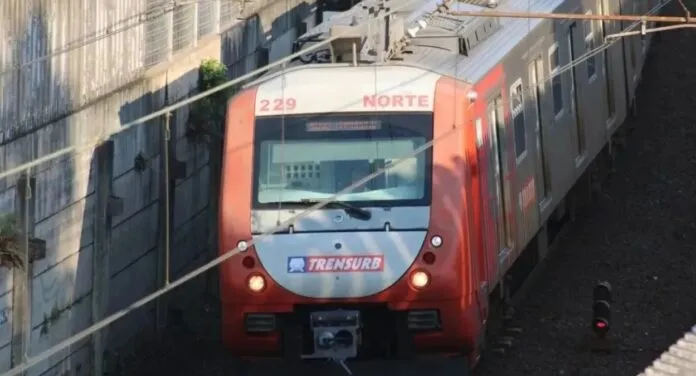 Trem da Trensurb na plataforma