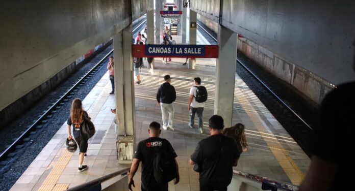 Funcionamento da Trensurb estação Canoas