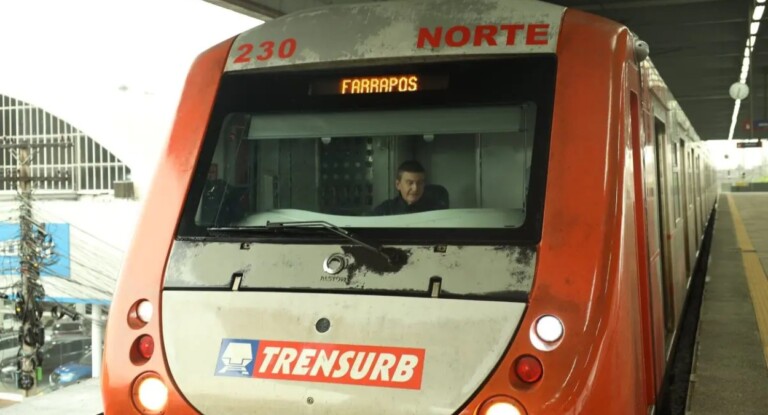 Trem da Tresurb na plataforma