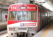 Trem da Trensurb na plataforma