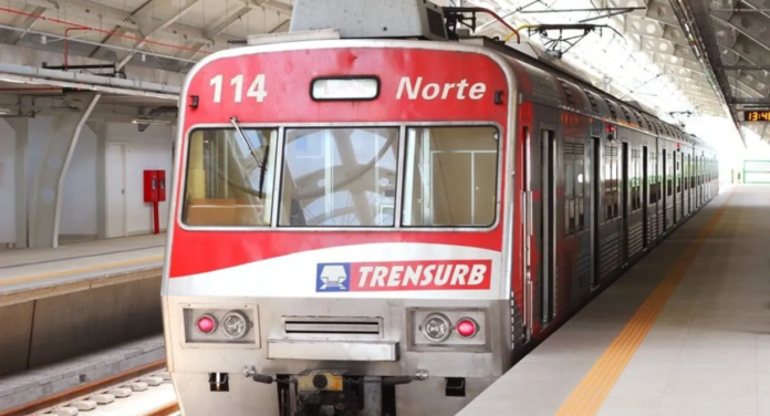 Trem da Trensurb na plataforma
