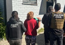 Na foto, o casal que foi preso em Gravataí