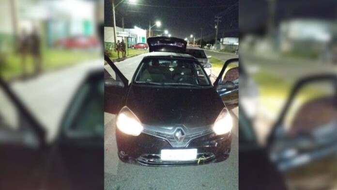 Na foto, o carro do gaúcho que foi morto a tiros