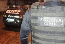 Viatura da Polícia Civil na ocorrência do homem morto em Caxias do Sul