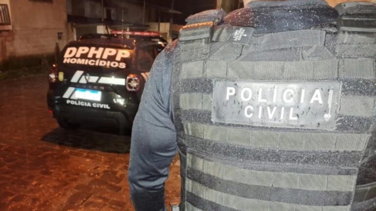 Viatura da Polícia Civil na ocorrência do homem morto em Caxias do Sul