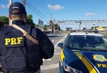 Foto da PRF na ocorrencia do homem preso