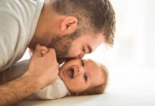 Na foto, a lincença-paternidade que pode virar até 60 dias
