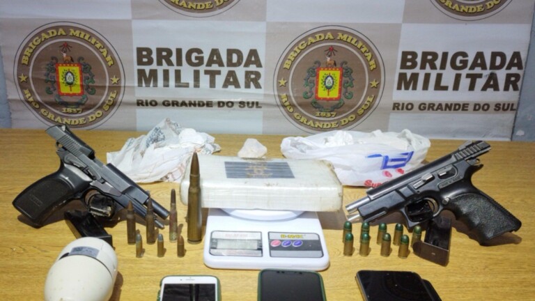 Na foto, os materiais apreendidos pelos Policiais em Canoas