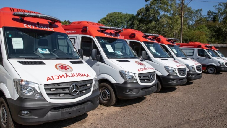 Na foto, ambulâncias do SAMU em Canoas
