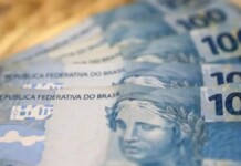 Imagem de cédulas de real em notas de cem