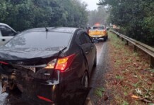 Na foto, o carro que se envolveu em acidente na Rota do Sol