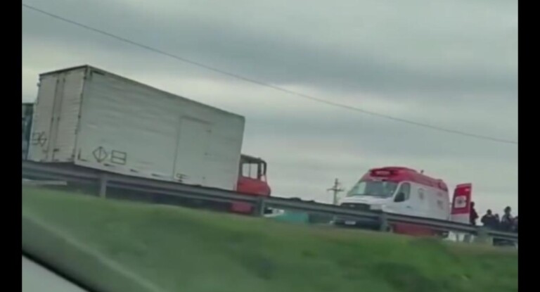 imagem do acidente na br-116 em são leopoldo