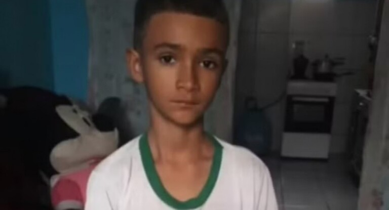 Na foto a criança que foi morta pelo adolescente em Pernanbuco