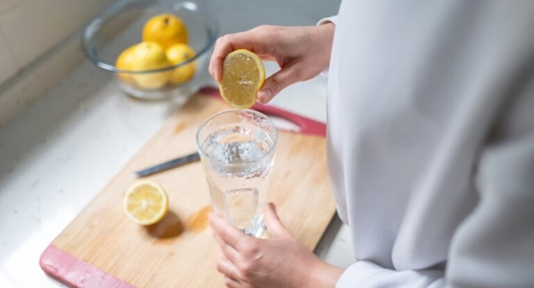 foto de água com limão