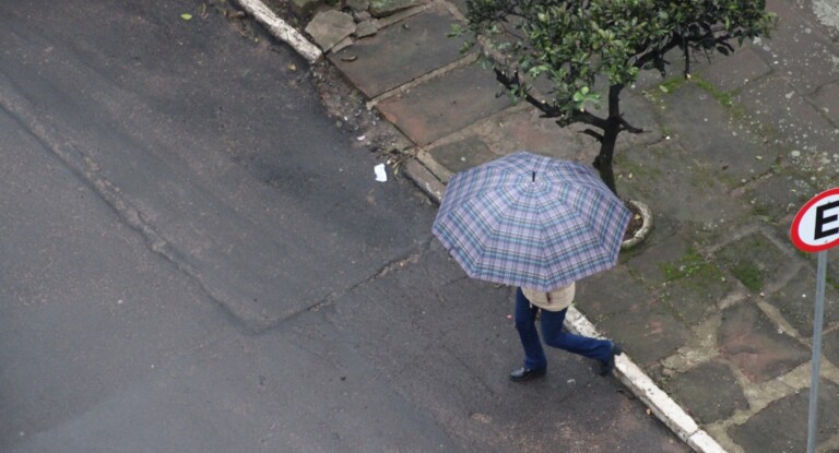 foto ilustra alerta e chuva forte no rio grande do sul emitido pela defesa civil