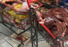 Mais de 3 toneladas de alimentos impróprios são apreendidos em supermercado no RS
