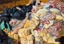 Operação encontra uma tonelada de alimentos podres, vencidos e sujos em supermercados no RS