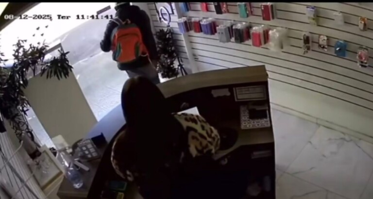 VÍDEO: Criminoso assalta loja de celulares em Canoas