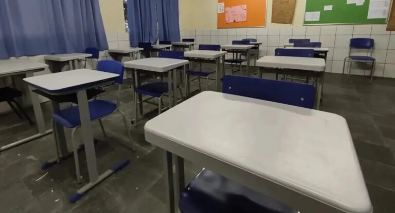 Foto de sala ilustra comunicado sobre aulas em Canoas