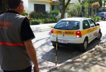 na foto, aula de autoescola que pode deixar de ser obrigatória