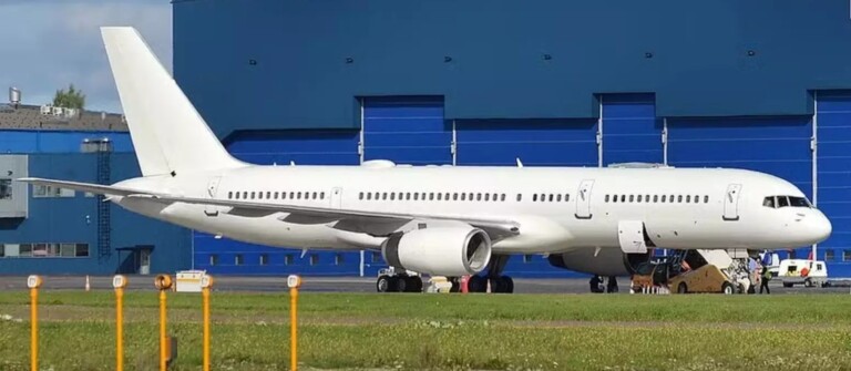 foto mostra avião da força aérea Estados Unidos